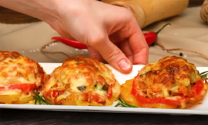 Куриные мешочки с гарниром: простой рецепт с французским характером