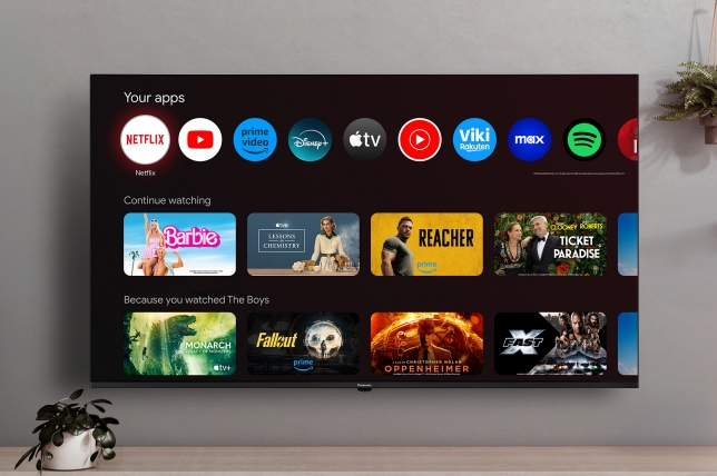 Главный экран ОС  Google TV на телевизоре