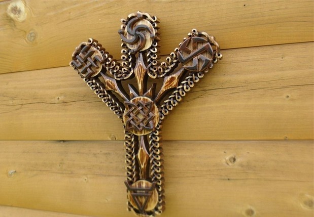 Славянская руна Мир. Фото из открытого доступа