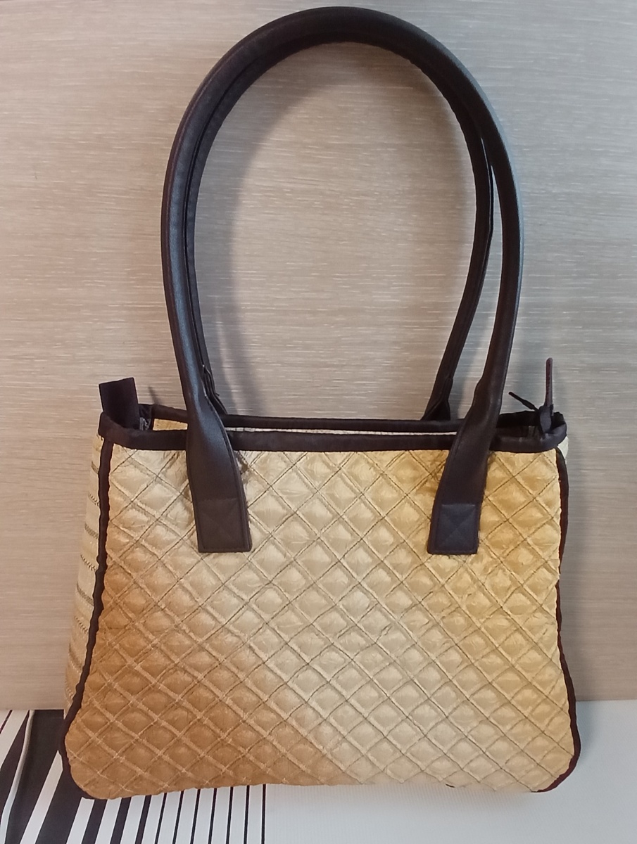 Задняя часть сумки