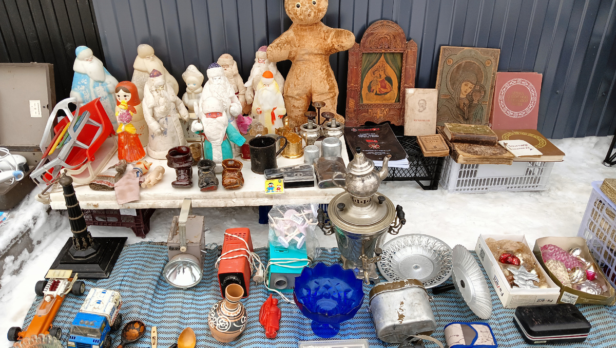 Барахолка в сыром феврале. Фото автора 