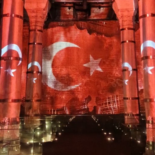 Заключительная часть лазерного светового шоу в Цистерне Феодосия.