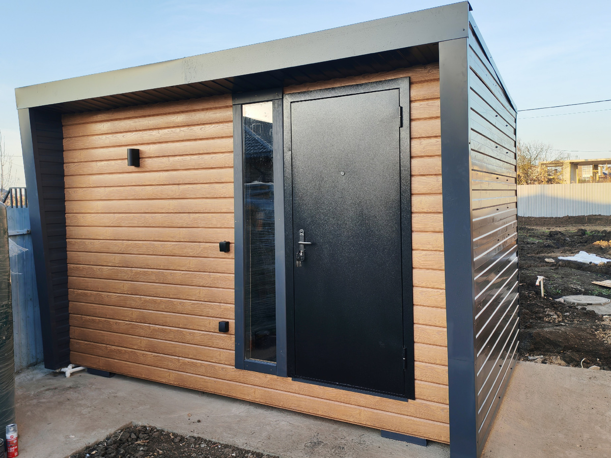 Стальная утепленная чёрная дверь.