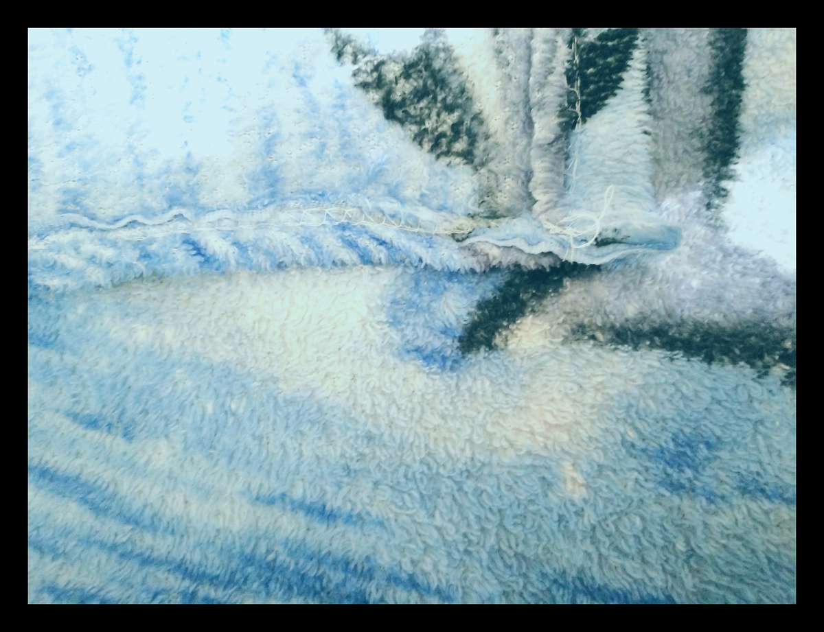 Вот таким пледиком и спасалась от холода в первую ночь.