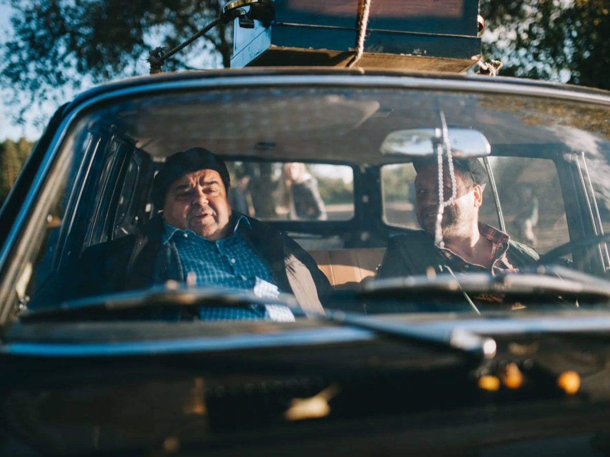    Поступить в актерское училище было проблематично из-за внешности Роста