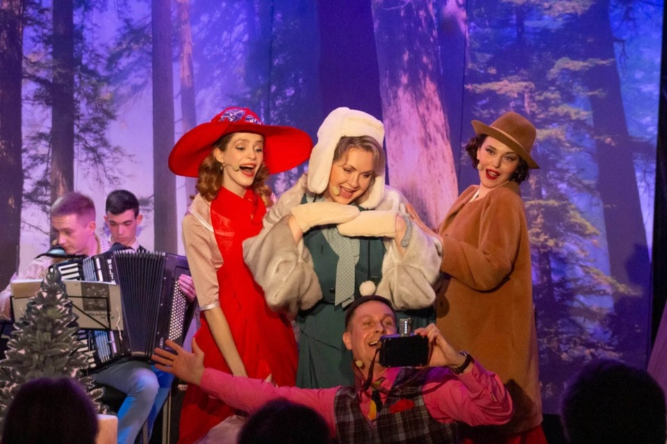    Театральные постановки радуют разнообразием. Фото: Донецкая муздрама