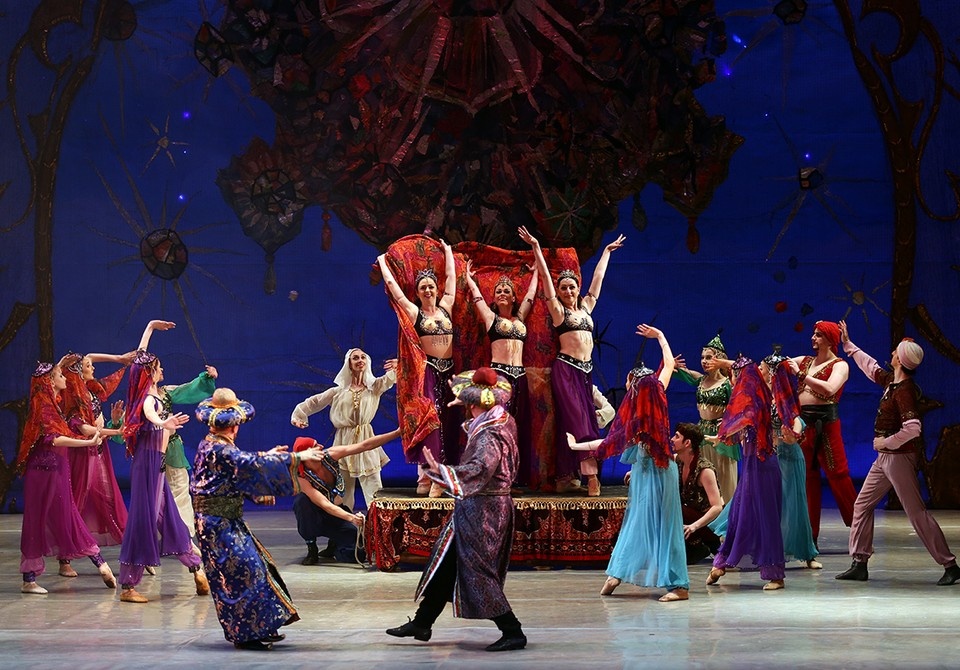    Театральные постановки радуют разнообразием. Фото: Донбасс Опера