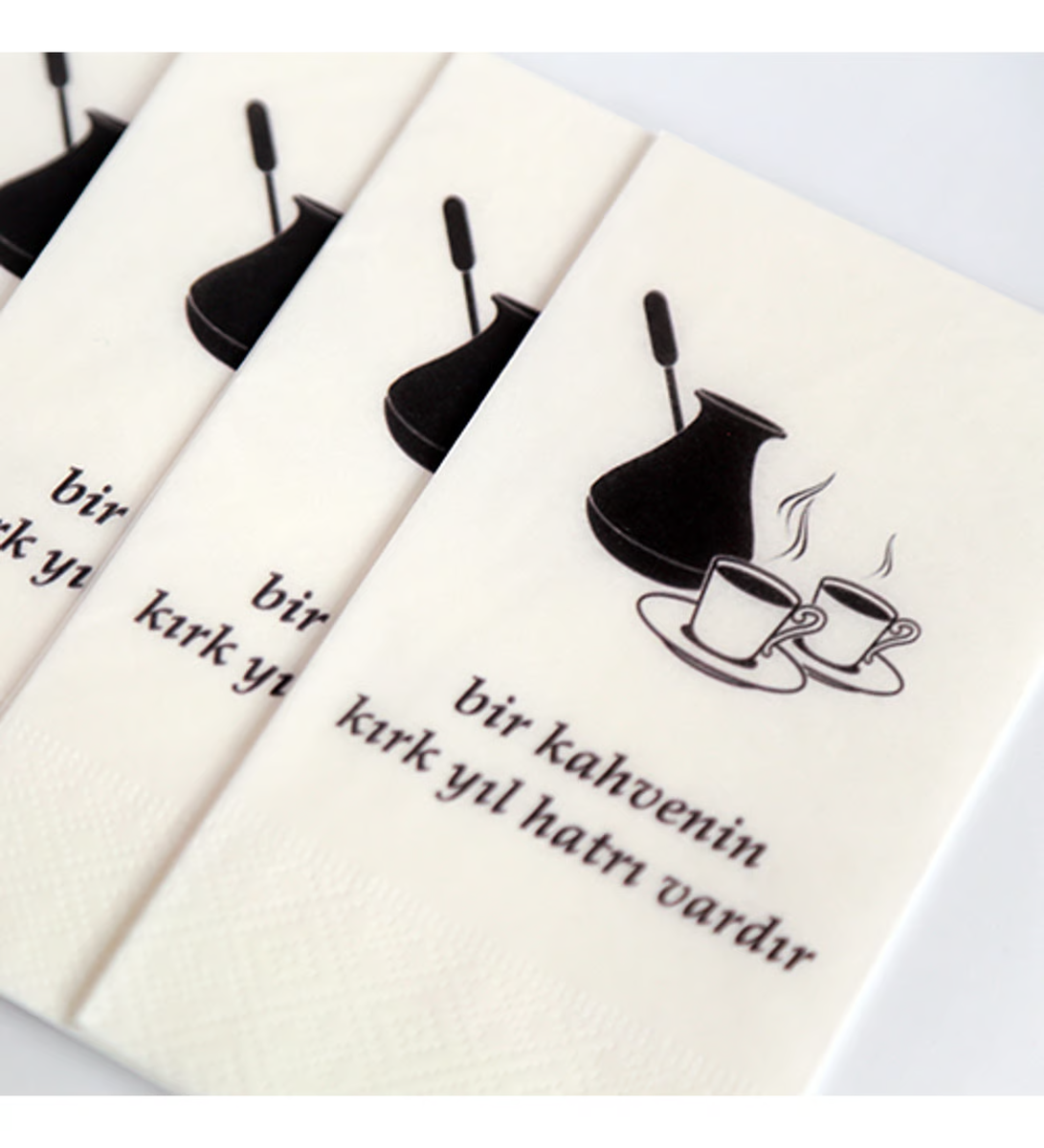 Пословица здесь претерпела небольшие изменения (исчезло слово fincan), и это абсолютно нормально.