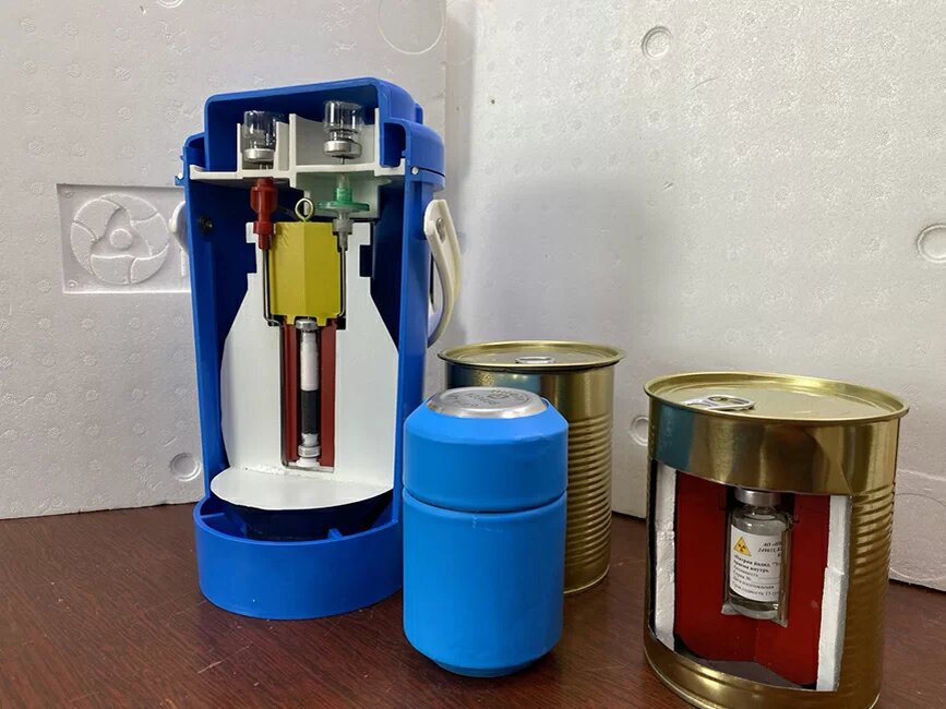 В Музее истории города Обнинска в экспозиционном зале «Обнинск - город науки» один из разделов посвящен НИФХИ им. Л.Я. Карпова. В экспозиции представлены фотографии, документы, макеты, результаты разработок ученых. Недавно поступили новые экспонаты - макет генератора технеция-99m, защитные контейнеры для транспортировки радиофармпрепаратов.