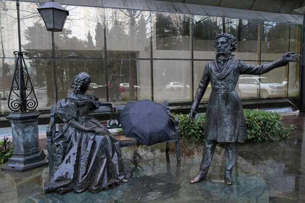    Памятник Александру Пушкину и Наталье Гончаровой в Подгорице / Виталий Белоусов/РИА Новости