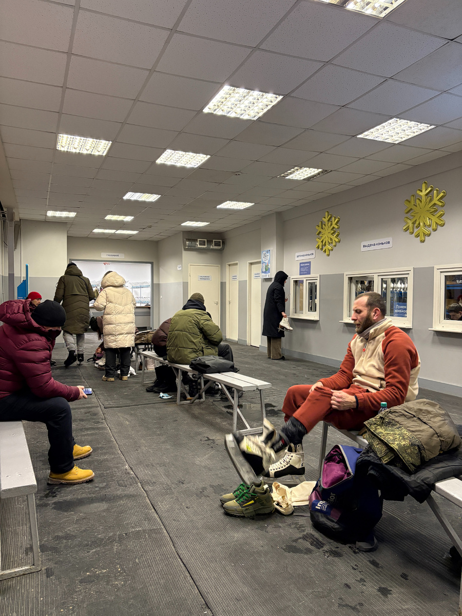 Остальные сеансы длятся 1 час. Дневные стартуют в 12:00 и 14:00. Вечерние сеансы в:16:00, 18:00, 20:00 и 22:00 (пятница-воскресенье).