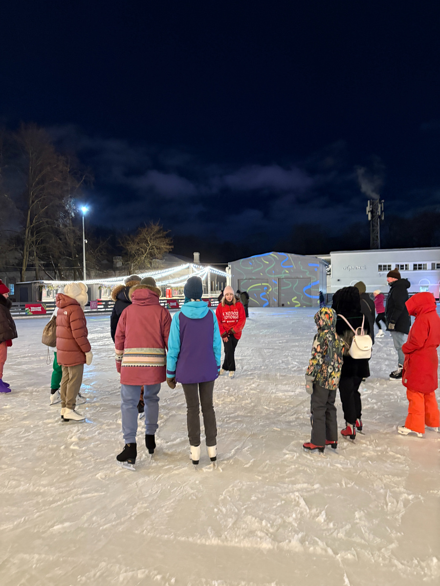 Кульминацией МК станет игра на льду. Под кёрлинг-дорожки отведут часть ледовой площадки, на остальной территории будут идти стандартные сеансы катания.