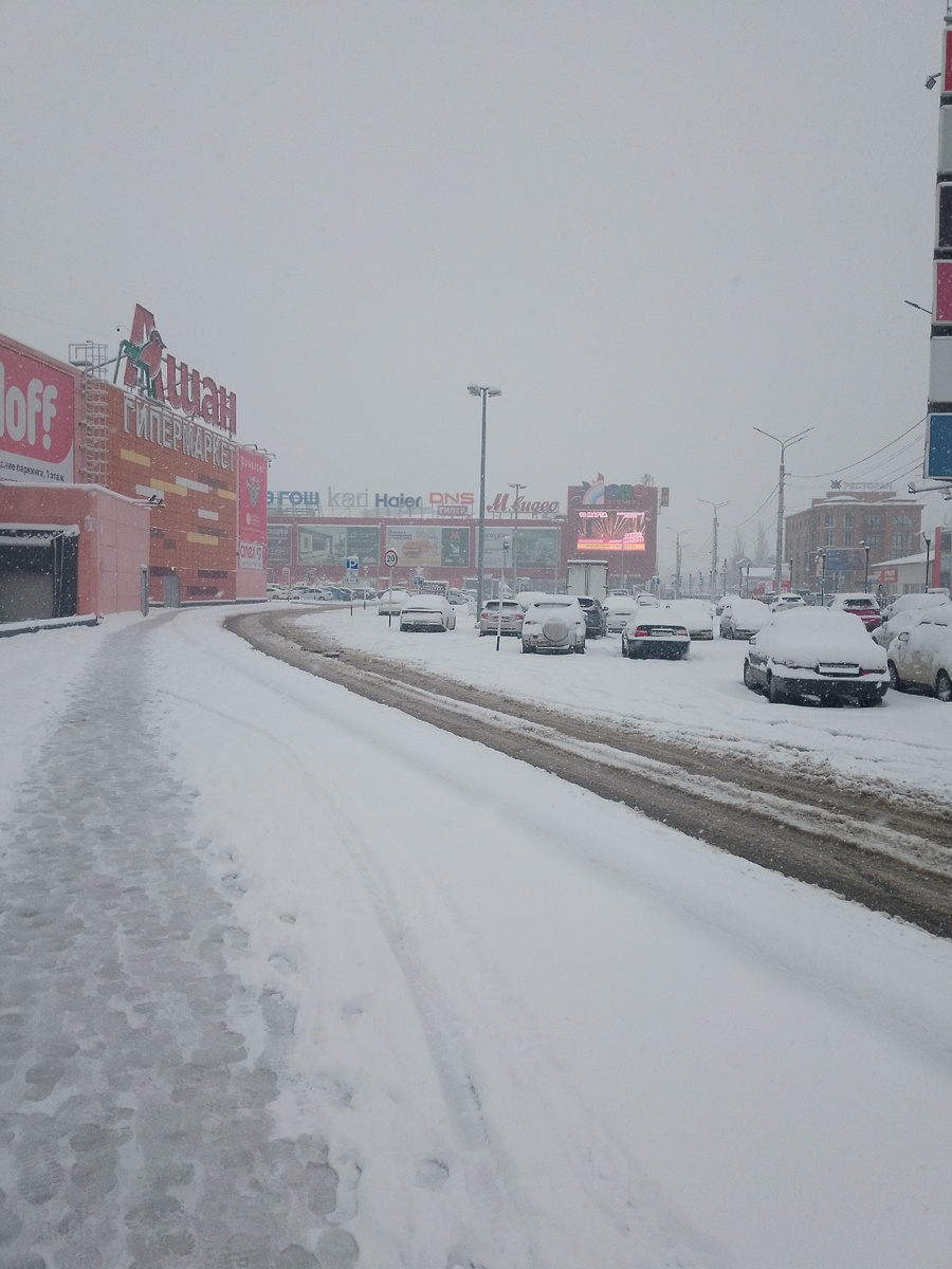 Краснодар. Район ТЦ "СБС Мега Молл". Фото автора.