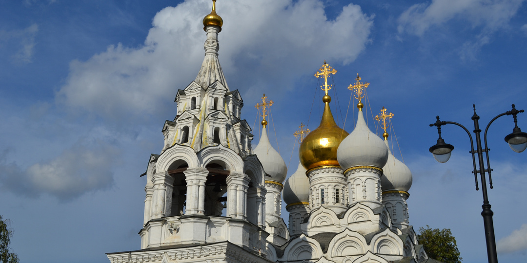 Бумажный кораблик по Большой Ордынке. Церковь Николы в Пыжах. Москва пешком