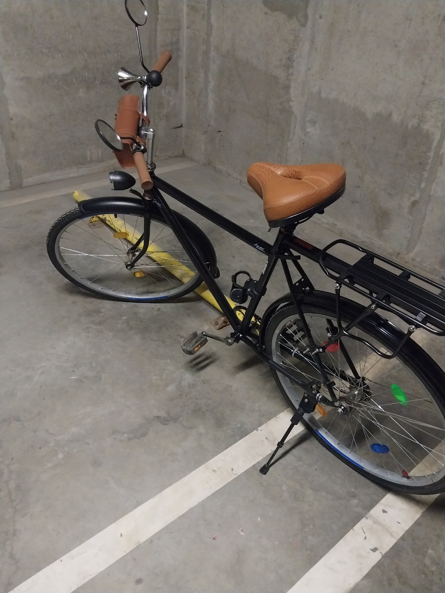 Уставлены катафоты, крылья и багажник.