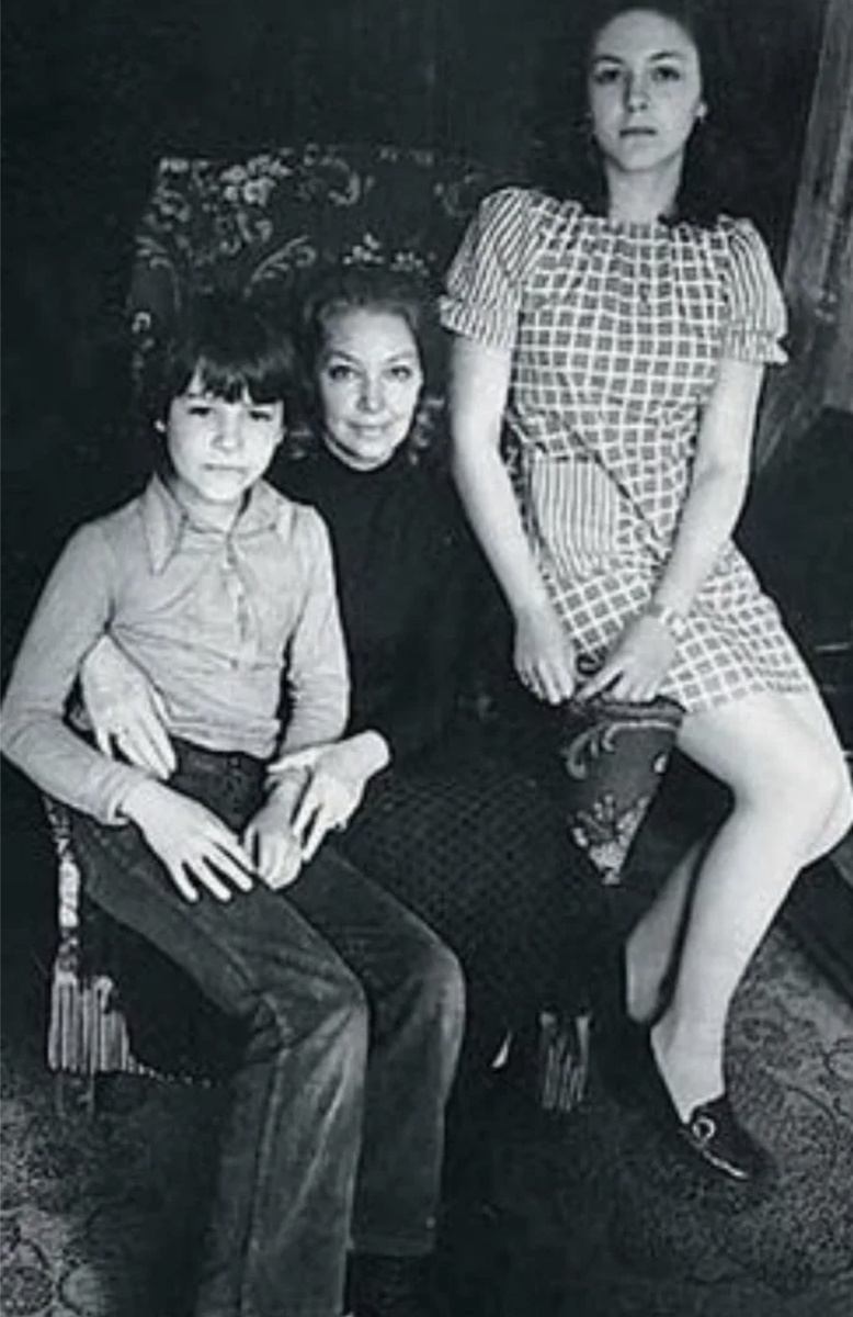 Пока сверстники Федора играли с оловянными солдатиками, он принимал в гостях голливудских мэтров и примерял вещи, которых не было даже в каталогах