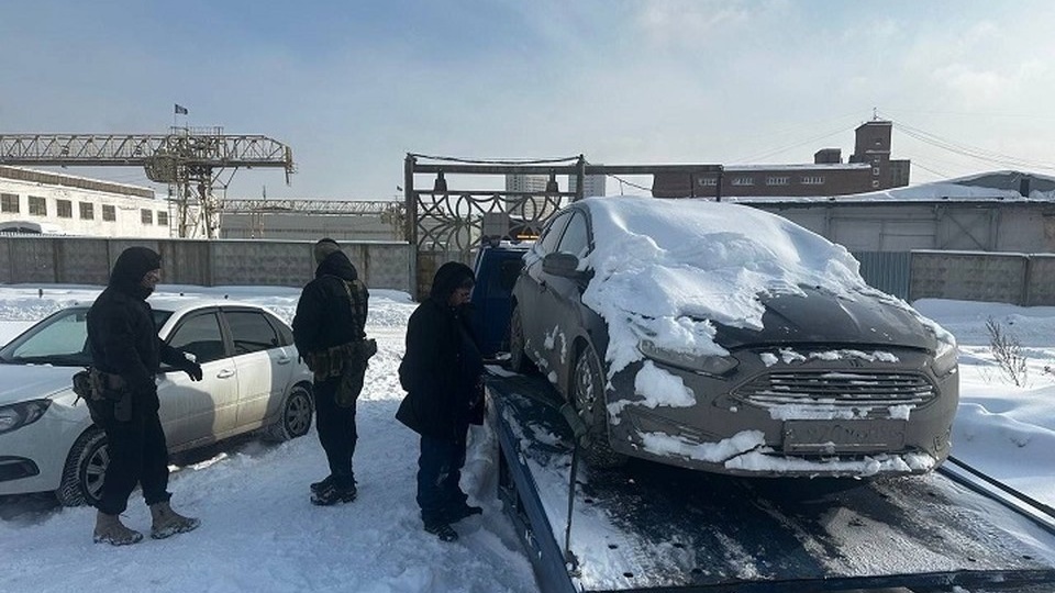В Екатеринбурге задержали похитителей заснеженных иномарок