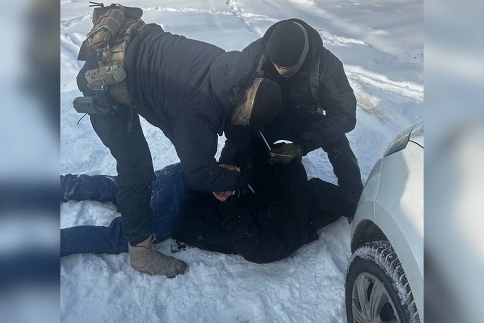    Полицейские при силовой поддержке СОБР Росгвардии задержали автоворов. Фото: УМВД по Екатеринбургу