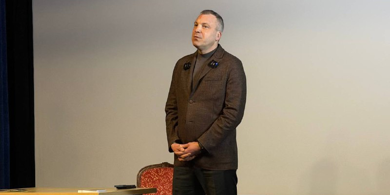    Евгений Попов в Школе Мезенцева: о современной журналистике, экспертной оценке и секретах телеэфира. Евгения Жесткова