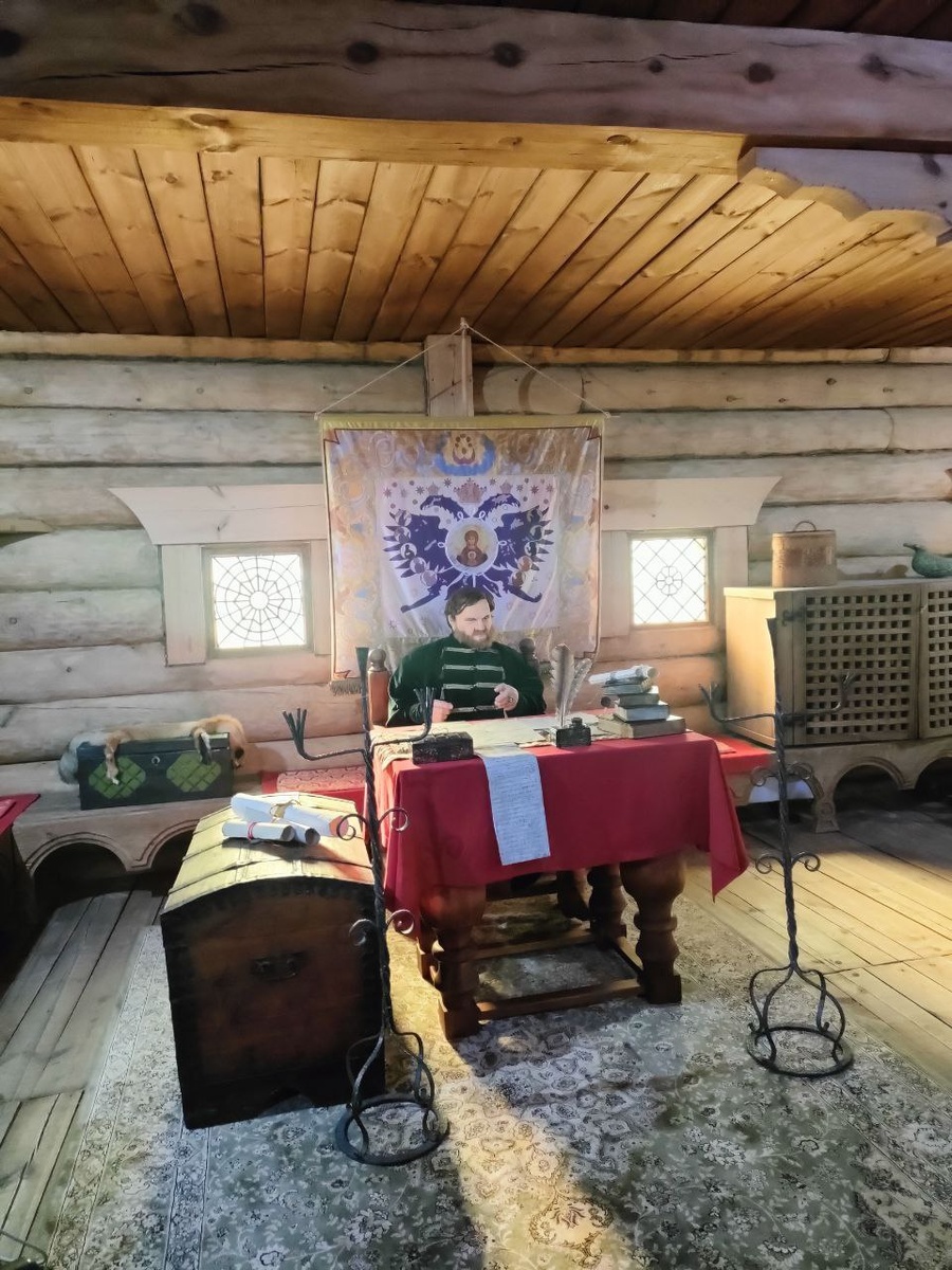 А это чиновник поважнее