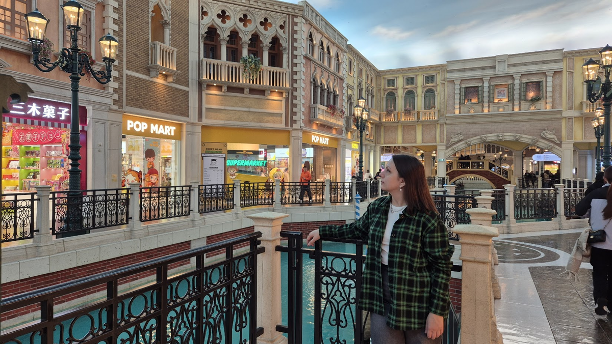 Смотрите, какие я волосы отрастила:) Всё никак не решусь обрезать