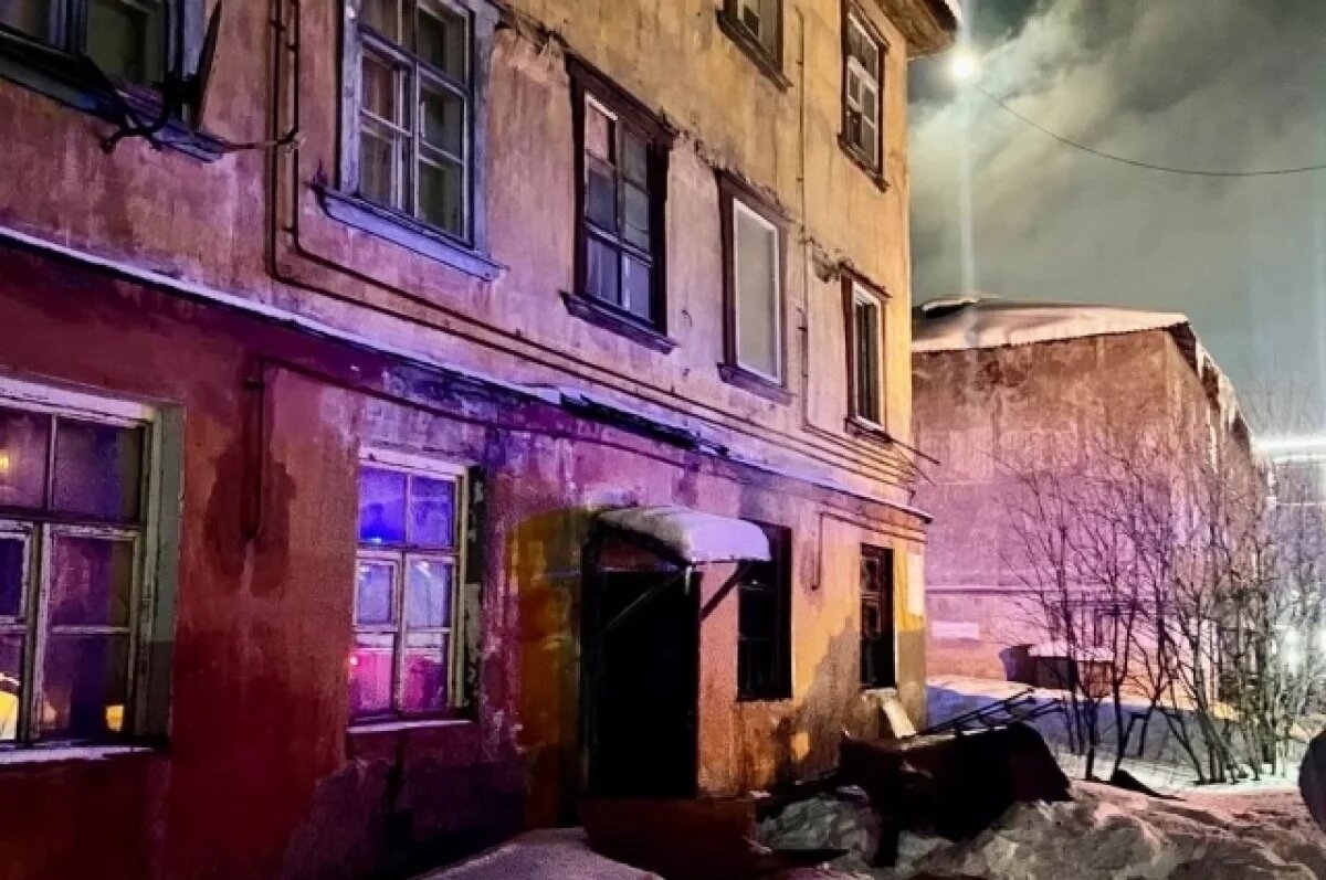    В Мурманске дважды горел дом на улице Павлова