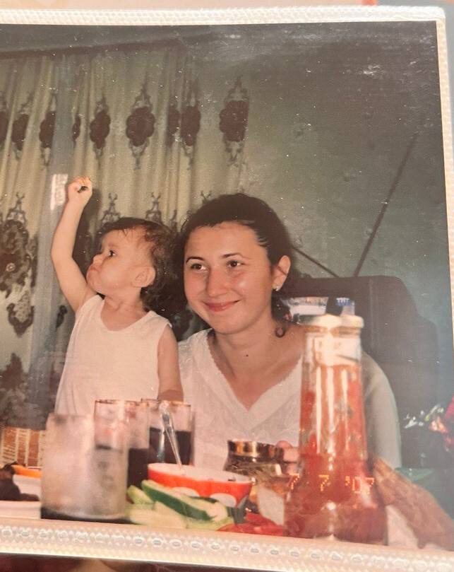 Немного милоты. Малышка Камила с мамой. Фото из социальных сетей Камилы