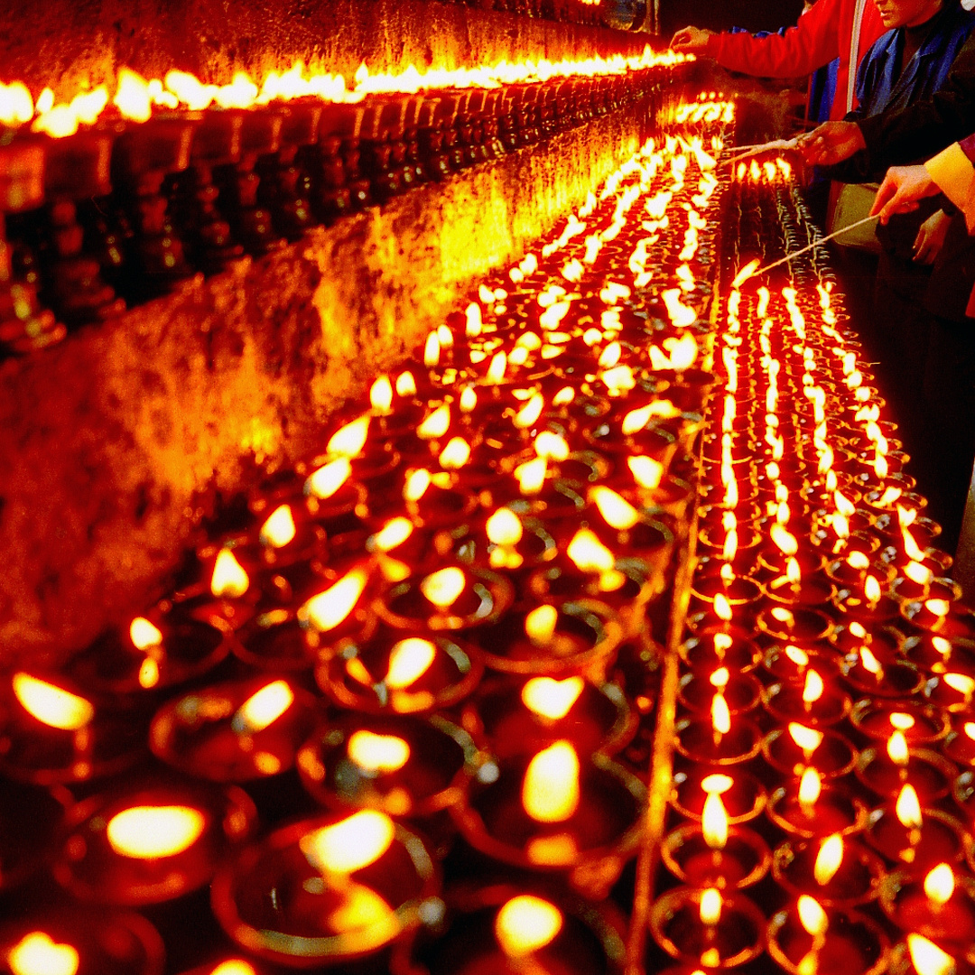 День явления чудесных сил Будды Шакьямуни