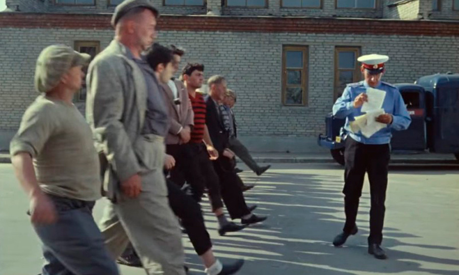 Как в СССР боролись с тунеядцами и сажали за невыход на работу.