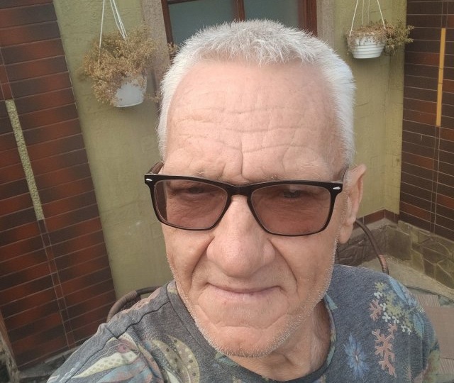 2 месяца он казался подарком судьбы . А потом на семейном обеде его 35-летний сын спросил, сколько у меня комнат - и я все поняла