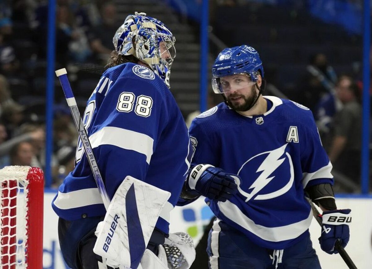     Фанаты «Тампы» разнесли пост НХЛ о сериях Кучерова и Василевского: спасибо за сглаз