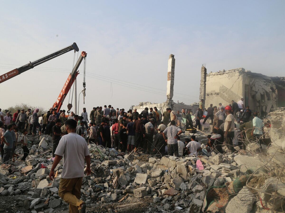    Разбор завалов после израильского удара по школе в Минабе, Иран | © REUTERS / Abbas Zakeri/Mehr News/WANA