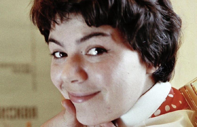 «Лучше убейте меня сразу»: Майя Кристалинская пела с раком двадцать лет — и скрывала это под лёгким платочком