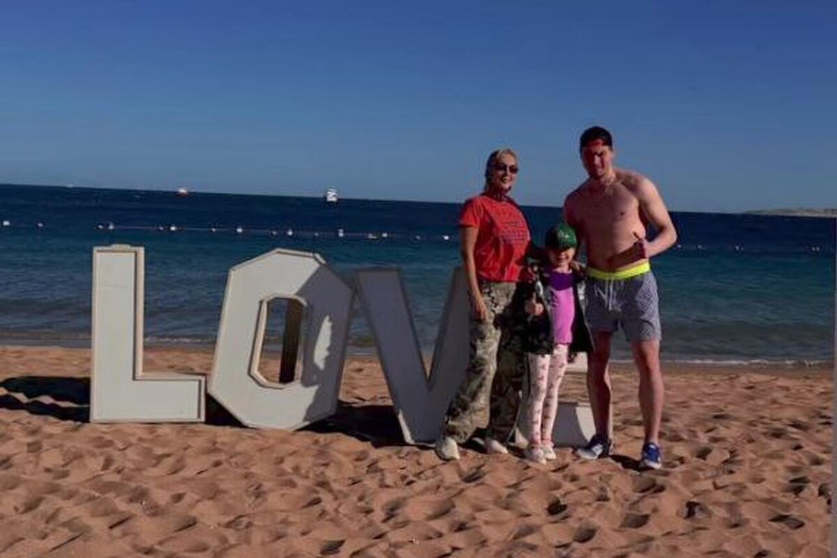    Лера Кудрявцева с мужем и дочкой Машей Социальные сети