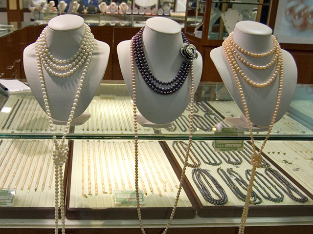    Ювелирный магазин, жемчуг (Русский взгляд)