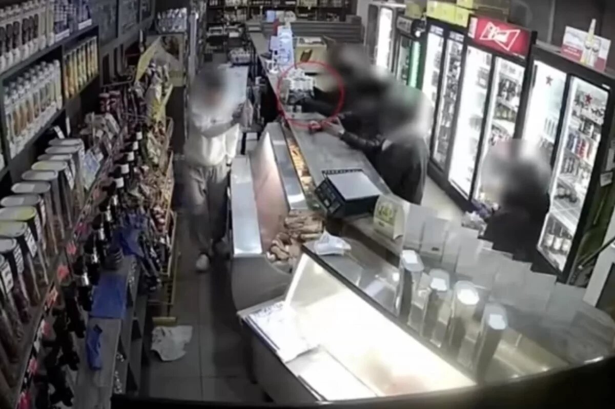    Трое читинцев украли 30 бутылок пива из бара