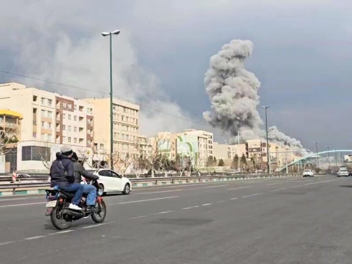    Дым на месте удара в Тегеране | © РИА Новости