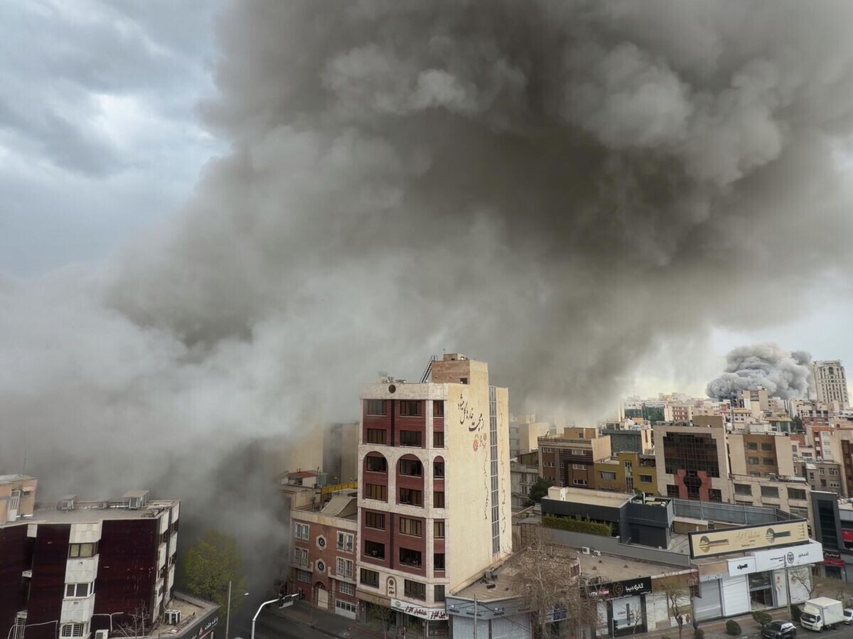    Дым на месте взрыва в Тегеране | © AP Photo / Mohsen Ganji