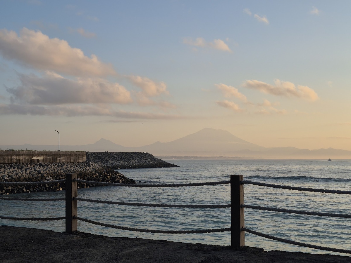 Рассвет в порту Санур