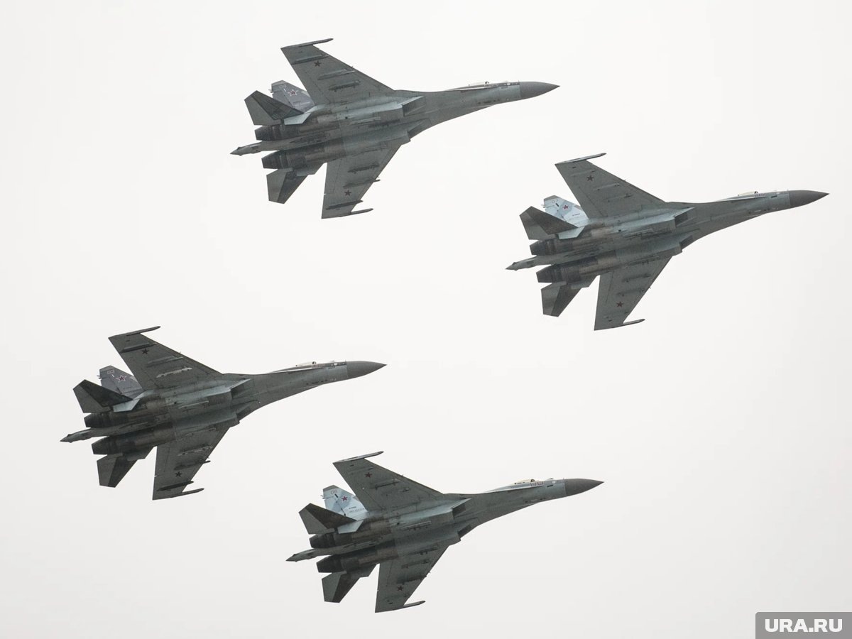     «Русские витязи» подлетели к Норвегии и из-за них в воздух были подняты военные истребители страны