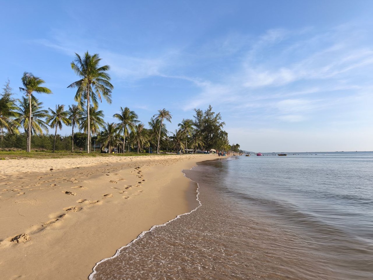 Береговая линия пляжа Sonasea Beach (Сонаси Бич), Фукуок