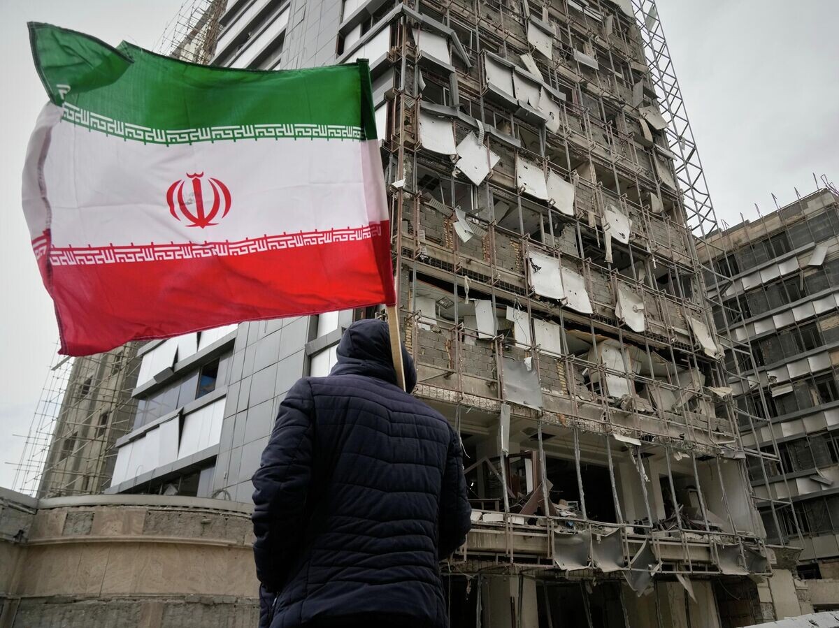    Поврежденное здание больницы имени Ганди в Тегеране | © AP Photo / Vahid Salemi