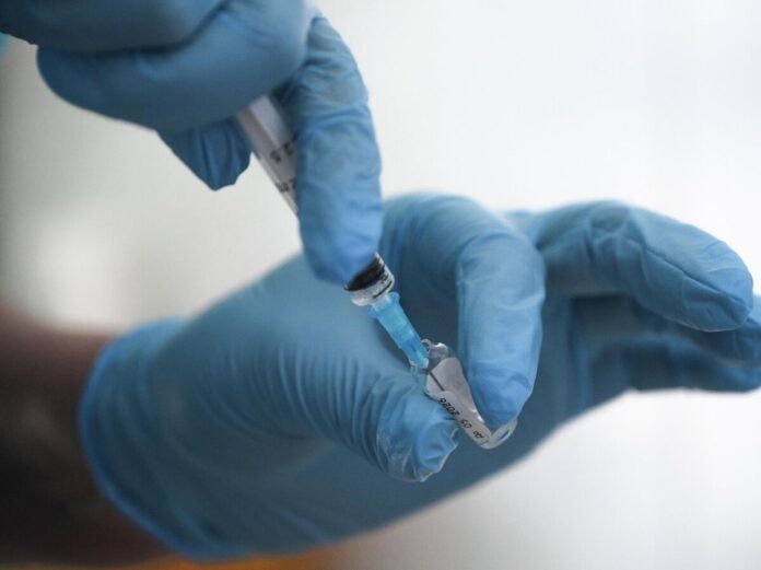    Российская мРНК-вакцина преобразует лечение меланомы, делая ее управляемым хроническим заболеванием.