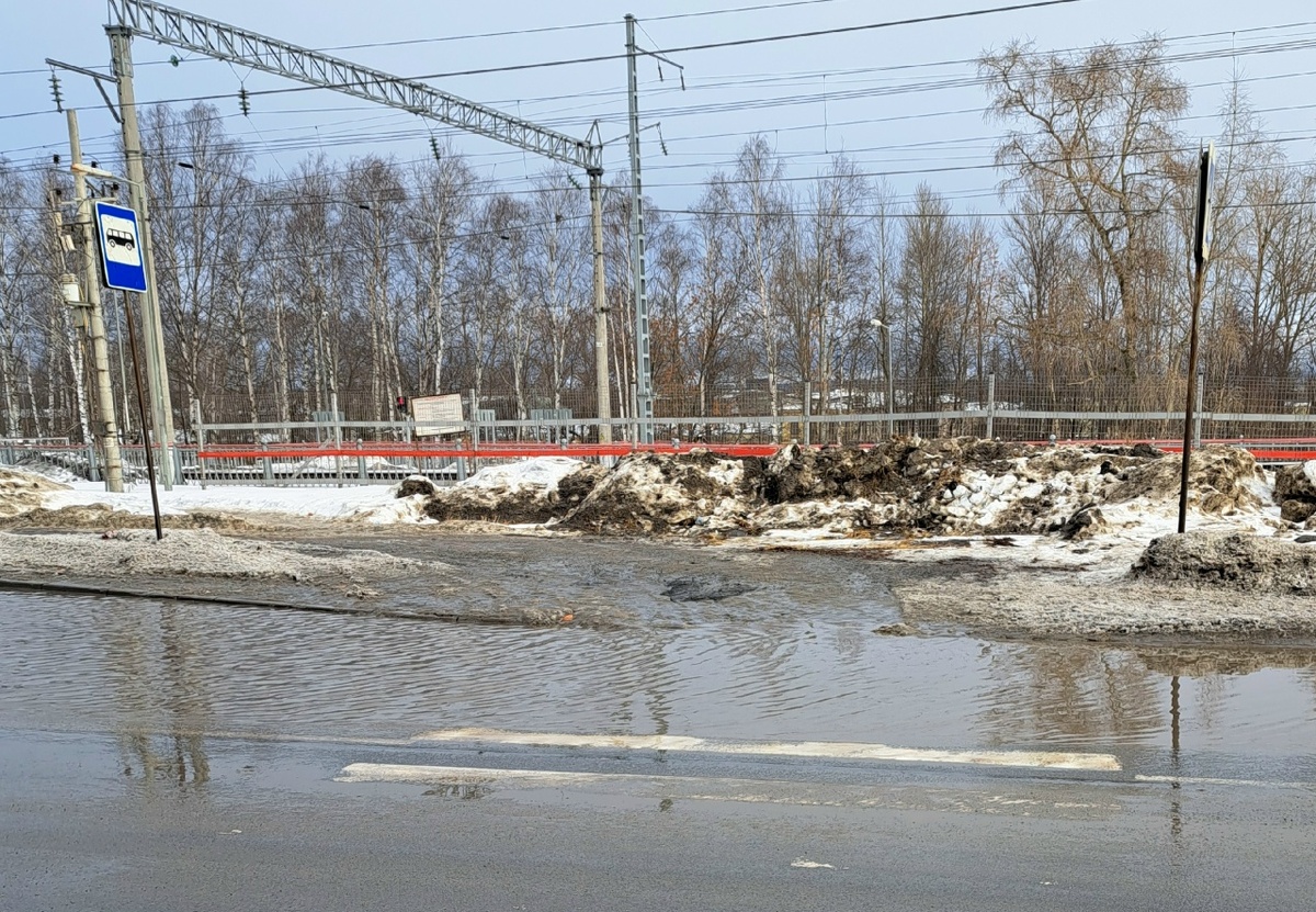    Пешеходный переход через пути на Новосулажгорской в Петрозаводске почистили после жалоб граждан© Подслушано в ПТЗ / прокуратура Карелии