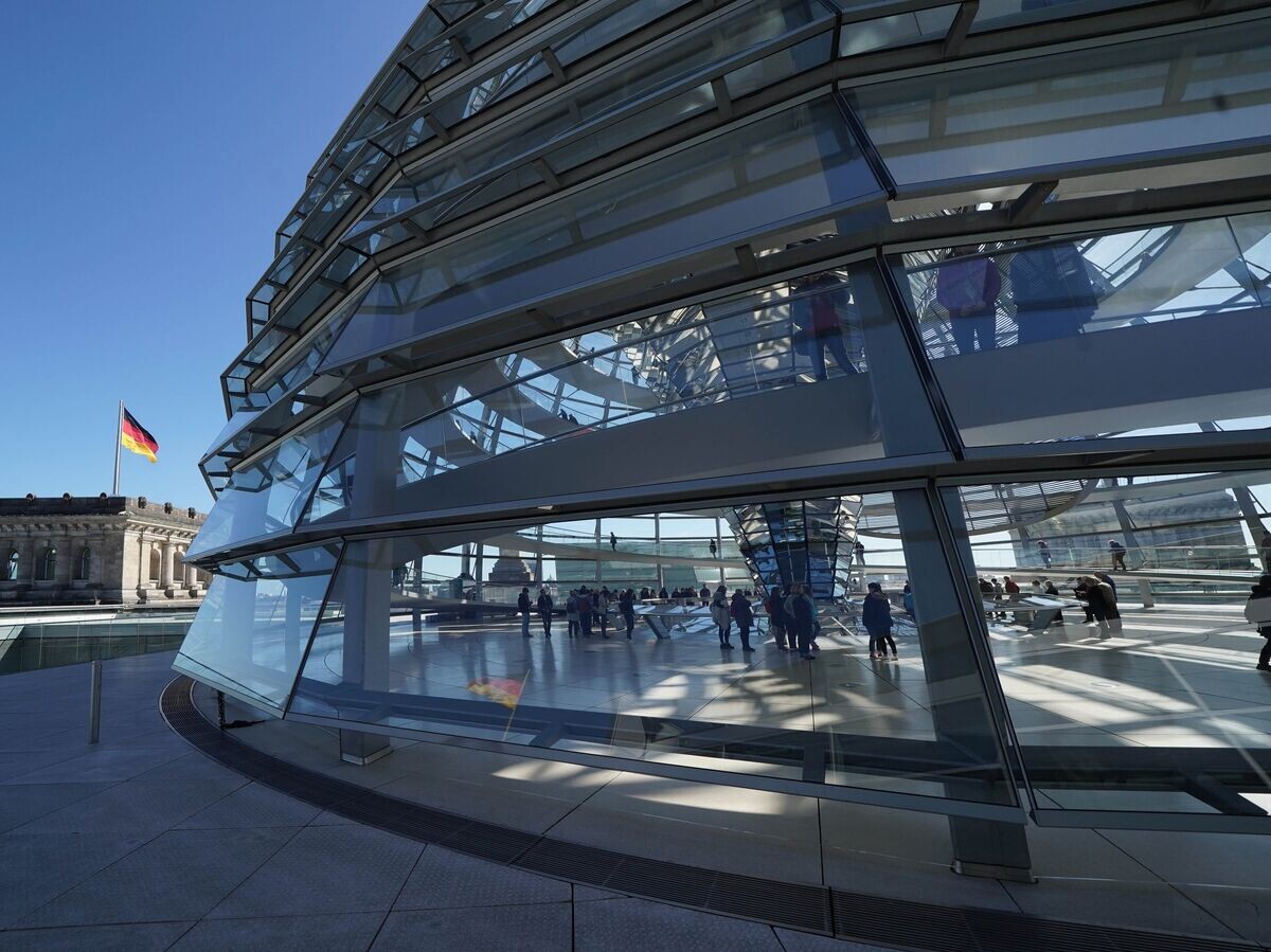    Современный стеклянный купол реконструированного здания Рейхстага в Берлине | © РИА Новости / Игорь Зарембо
