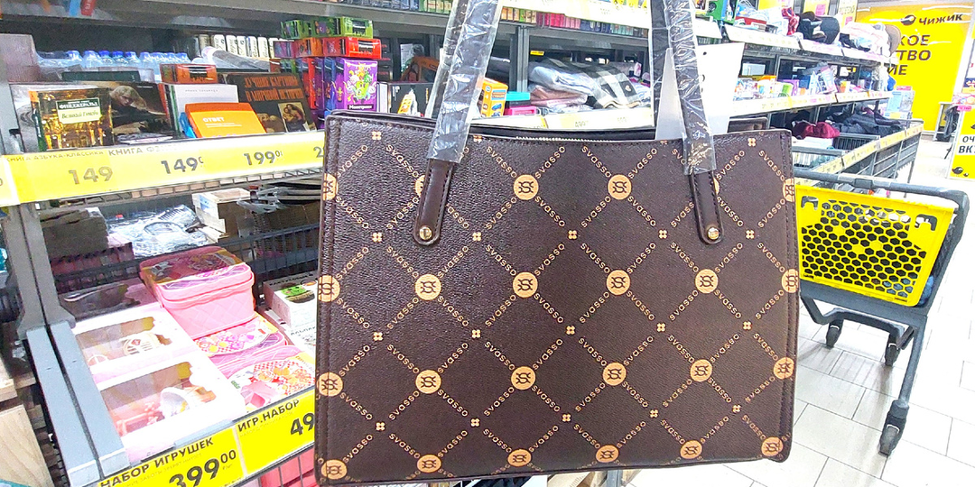 В Чижике новые покрывала, женские комплекты и сумочки. Наборы с косметикой. Выбираем томаты черри и шоколадное суфле.