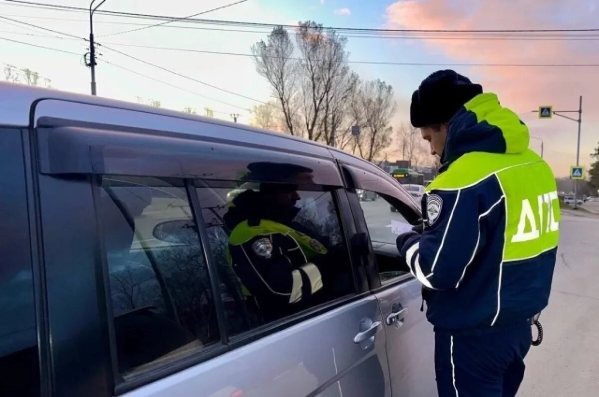    Инспекторы ДПС нашли наркотики у нервного пассажира в Южно-Сахалинске