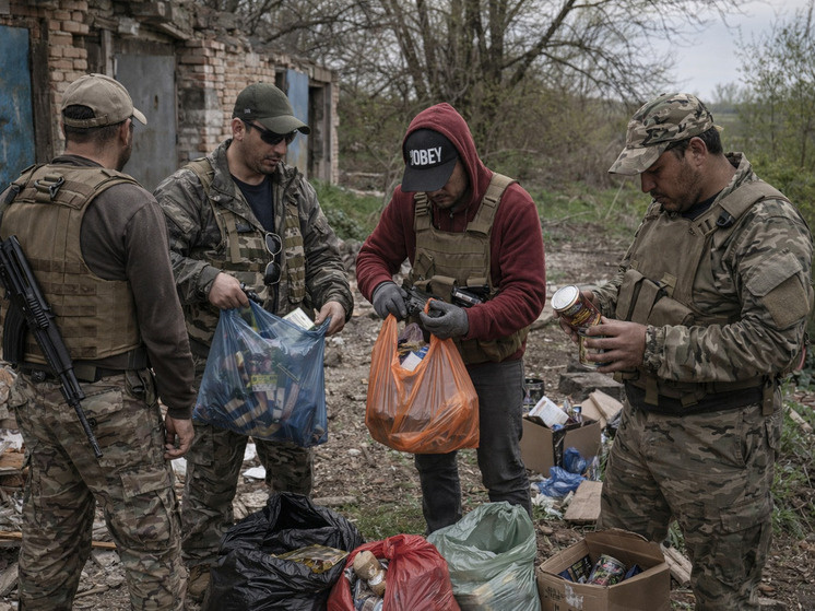     Коллаж: генерация ChatGPT