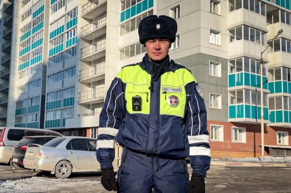    В Иркутске полицейский спас девушку от гибели