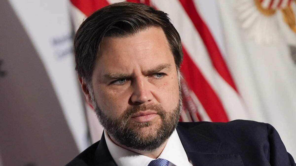   Julia Demaree Nikhinson / AP- Вице-президент США Джей Ди Вэнс